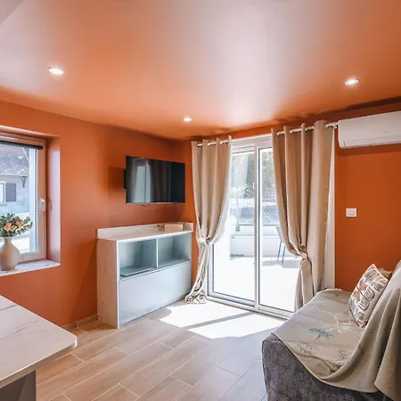 Ambre, Avec Jardin Privatif